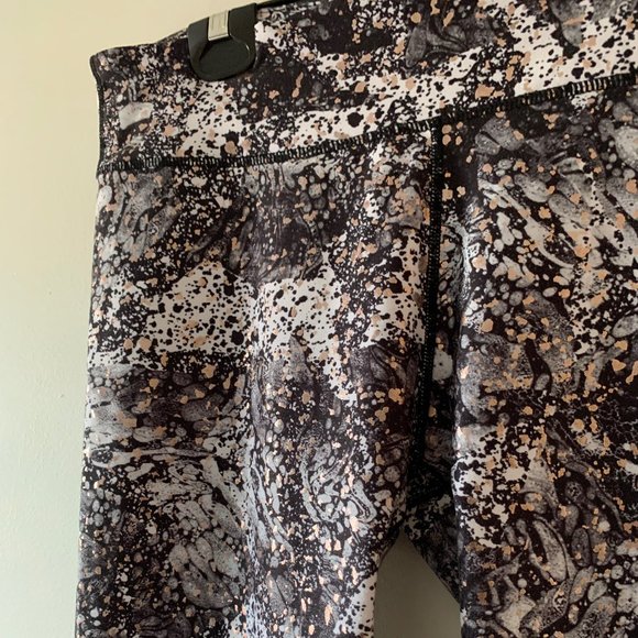 Fabletics High waisted capri leggings - Picture 4 of 4